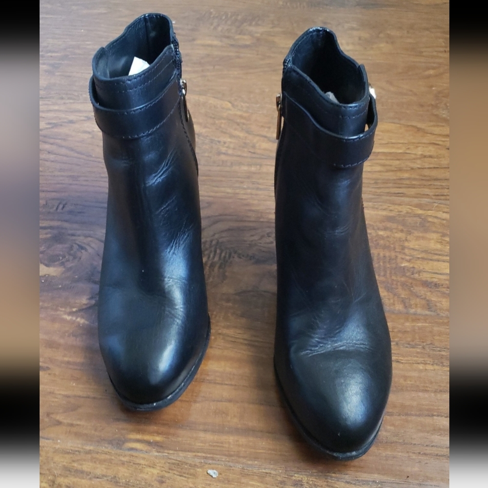 Tory Burch Black Leather Ankle Booties with Gold Logo - Picture 3 of 12